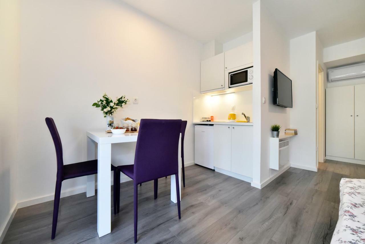 Apartment At Queens *
