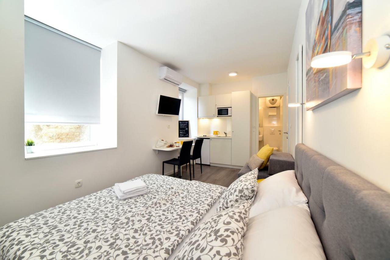 Apartment At Queens *